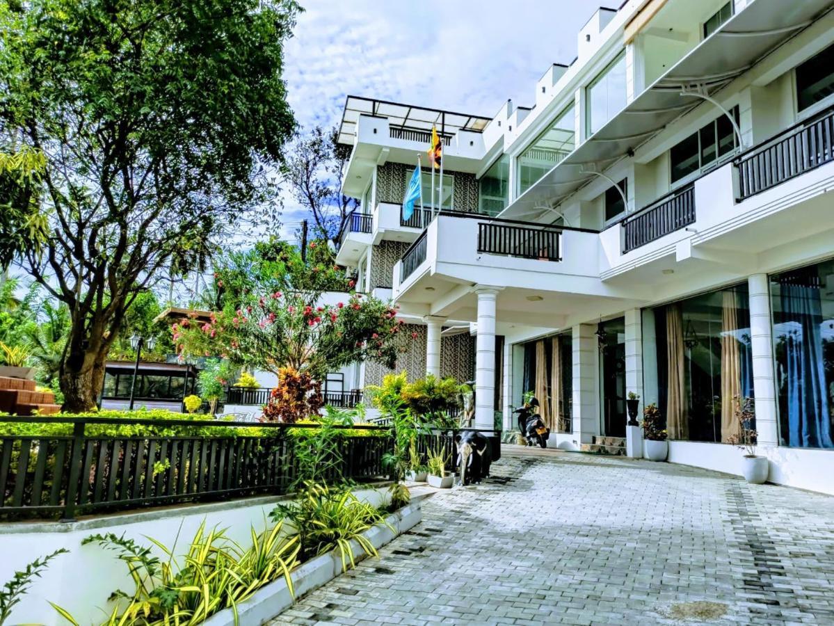 Queens Beach Hotel Tangalle Exterior foto