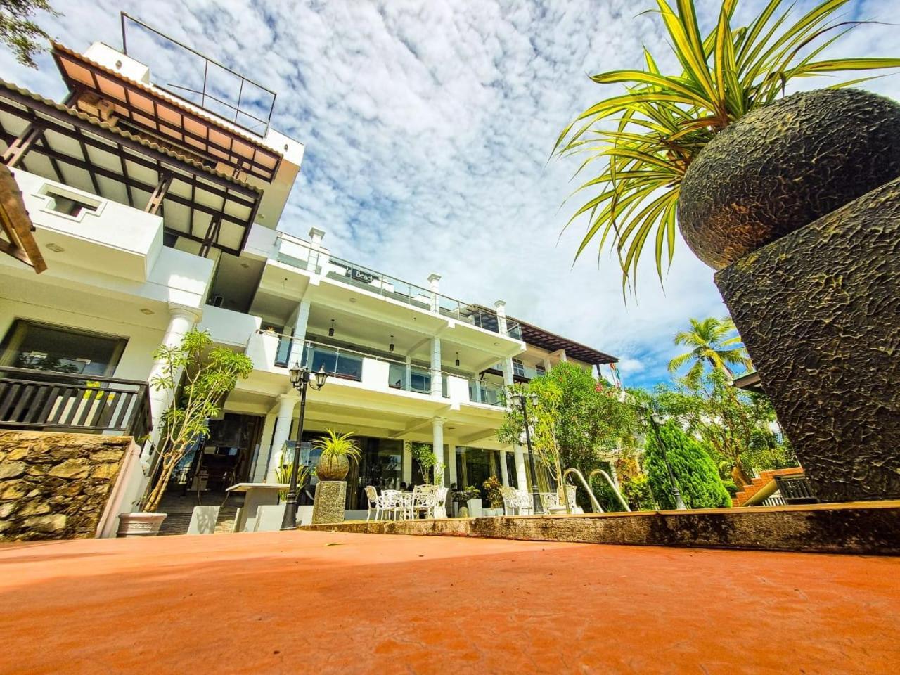 Queens Beach Hotel Tangalle Exterior foto
