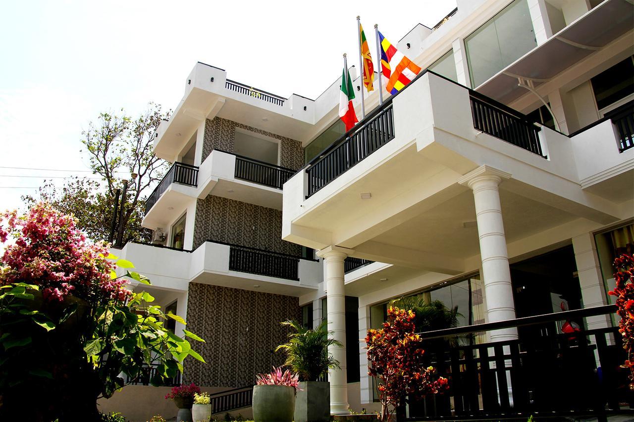 Queens Beach Hotel Tangalle Exterior foto