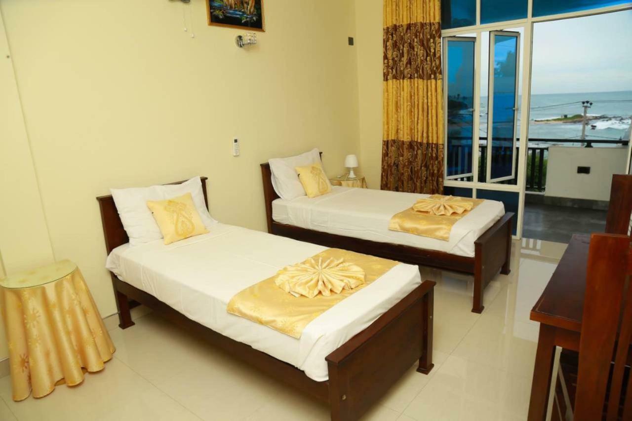 Queens Beach Hotel Tangalle Exterior foto